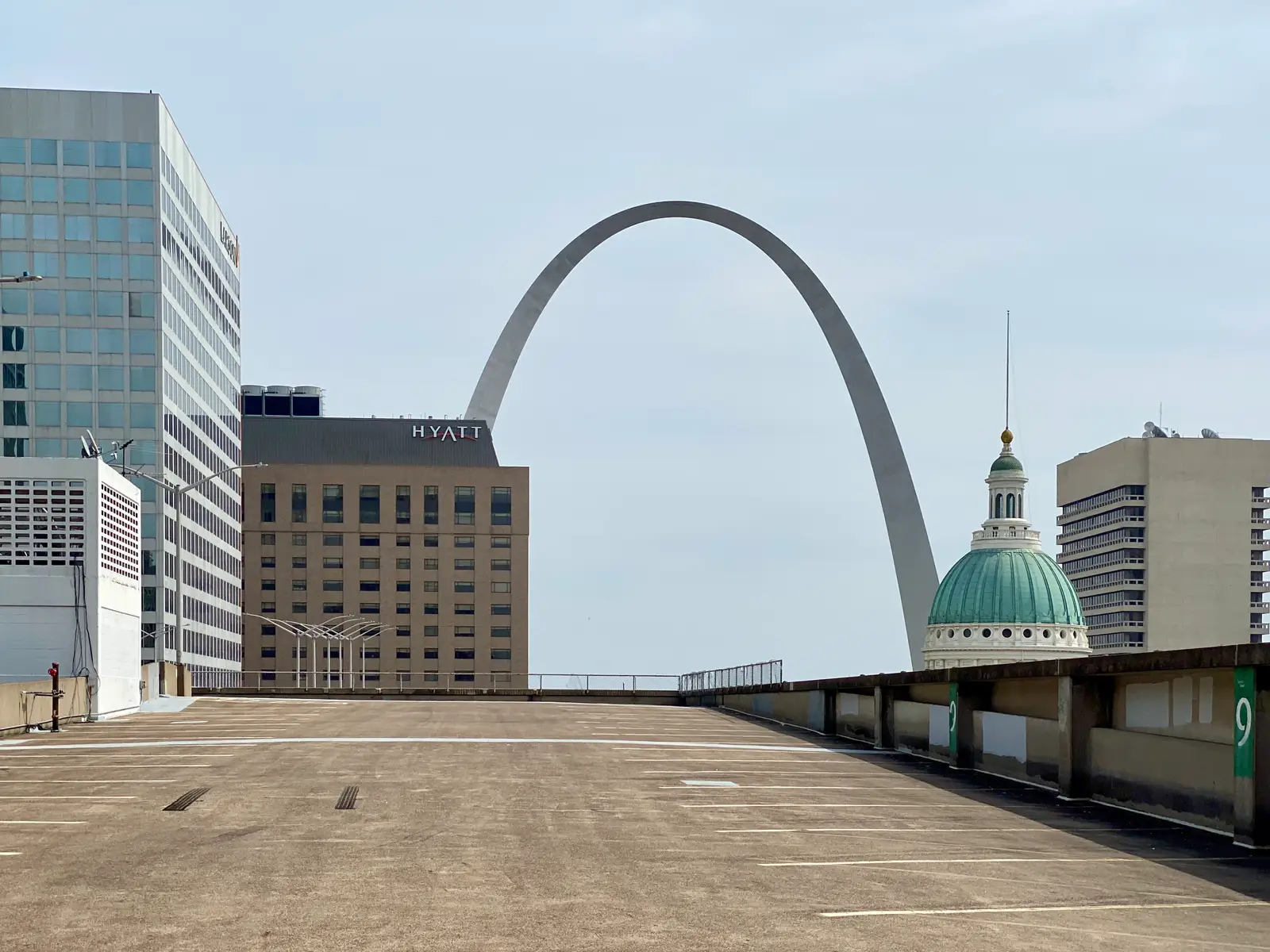 The Gateway Arch rising over the downtown St. Louis, Missouri skyline in daylight